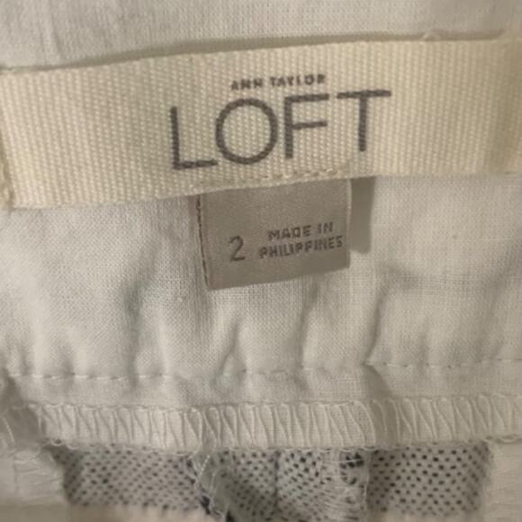 Loft Shorts Women's Size 2 Grey White Striped Sailor Button Detail 100% Cotton - Picture 3 of 4